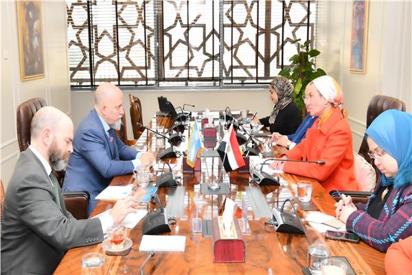 وزيرة البيئة تلتقى مع السفير الأرجنتينى لدى القاهرة
