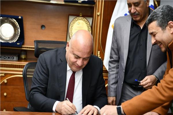 اللواء أشرف الداودي محافظ قنا
