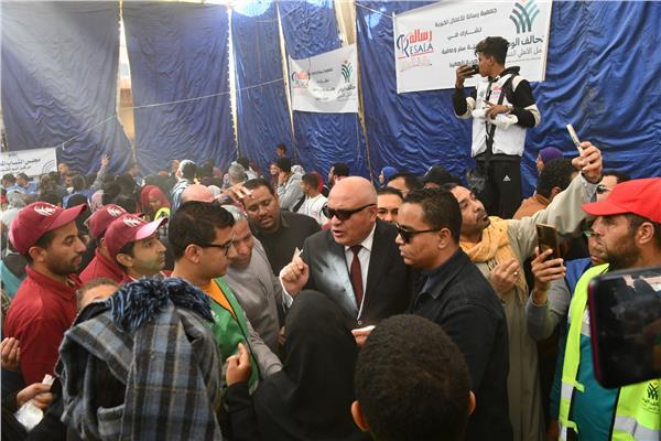 اللواء أشرف الداودى محافظ قنا القافلة التنموية الشاملة