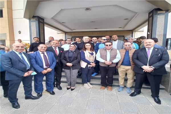الدكتور خالد عبد الغفار وزير الصحة والسكان والدكتورة نهال بلبع  نائب محافظ البحيرة خلال الجولة
