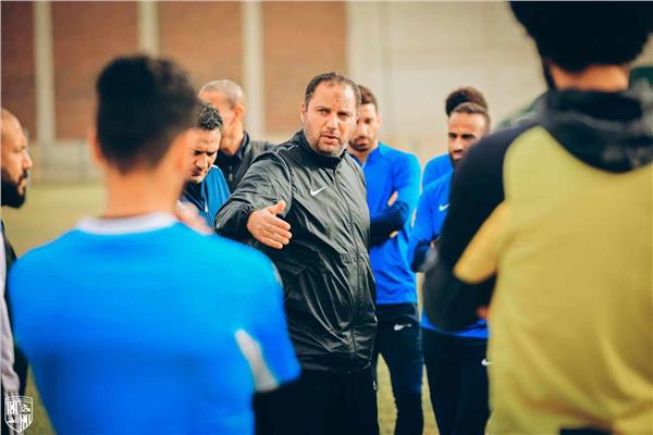 محمد عودة مع اللاعبين
