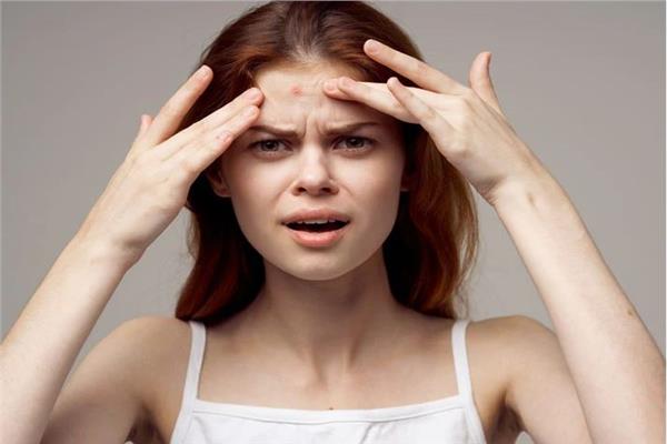 كيفية علاج حب الشباب والبثور في الجبين 