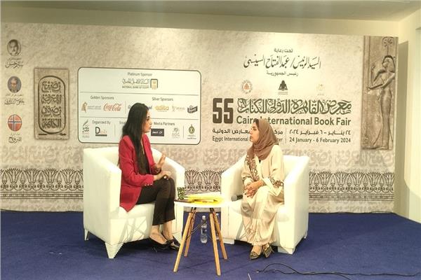 أميرة الشعراء "عائشة السيفي" في ضيافة معرض الكتاب
