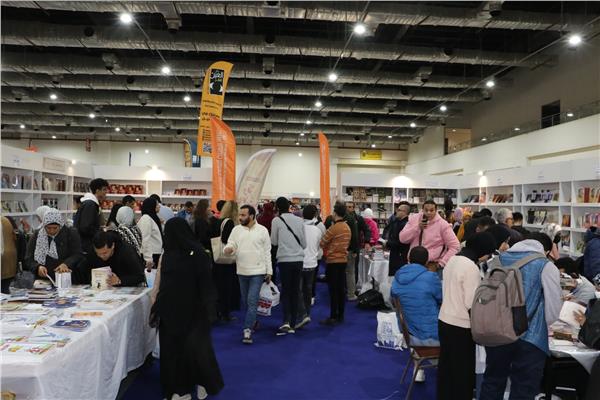  الإقبال الكثيف على إصدارات قصور الثقافة