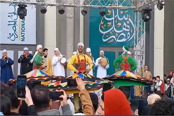 فنون الشلاتين وعروض التنورة تخطف الأنظار بمعرض الكتاب   