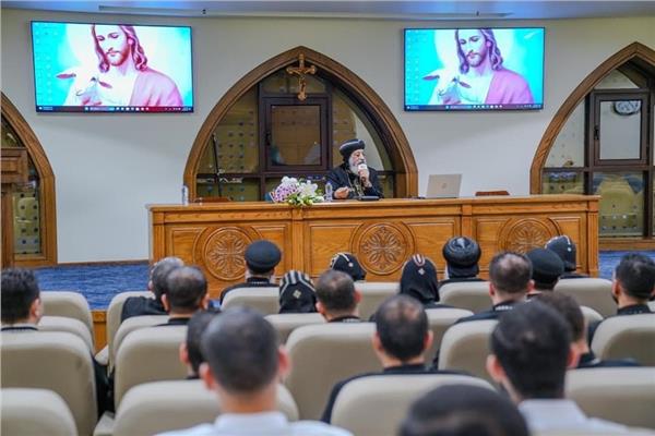  البابا تواضروس يستقبل وفد من طلاب إكليريكية المحرق
