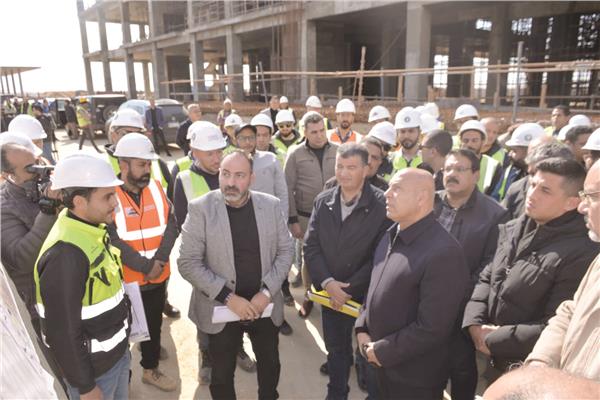 كامل الوزير يتفقد القطار السريع ومحطة حدائق أكتوبر