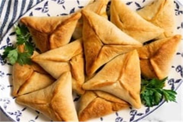 المعجنات بحشوة الجبن والسبانخ