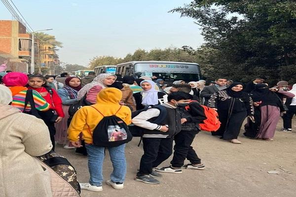 رحلة جماعية لأهالي قرية بالقليوبية إلى معرض الكتاب