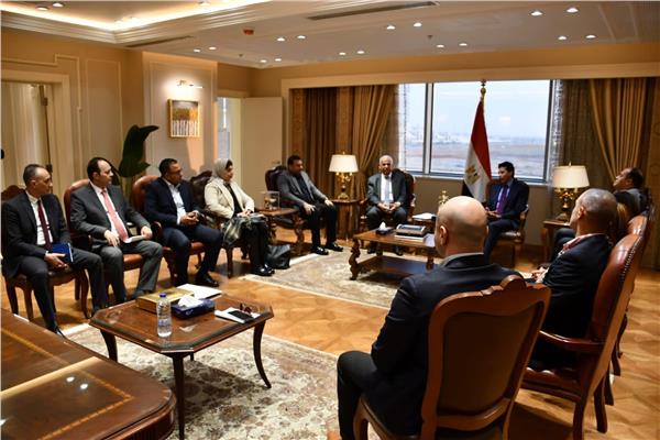 جانب من اجتماع وزير الشباب مع مجلس إدارة سموحة