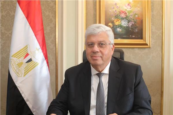 الدكتور ايمن عاشور وزير التعليم العالي والبحث العلمي