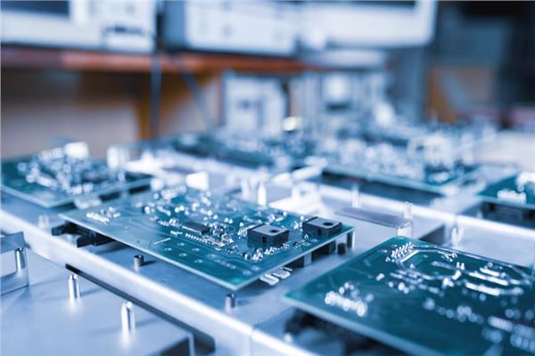  المجلس الوطني لتوطين صناعة الرقائق الإلكترونية