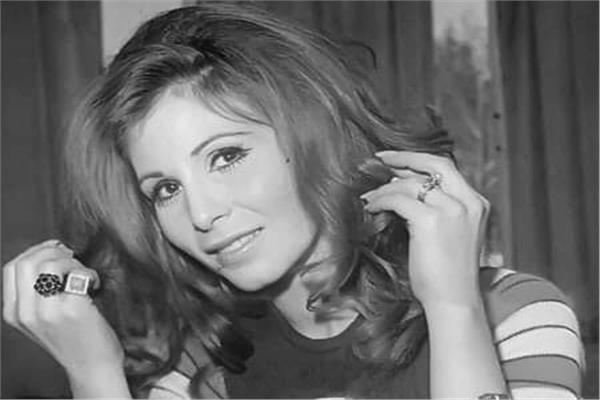  الفنانة زيزي البدراوي