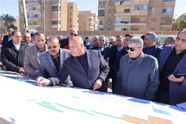 وزير النقل ورئيس هيئة قناة السويس يتفقدان ترسانة السويس البحرية