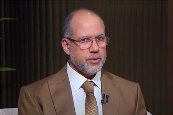 الدكتور عبد اللطيف سليمان، الأستاذ بجامعة الأزهر الشريف