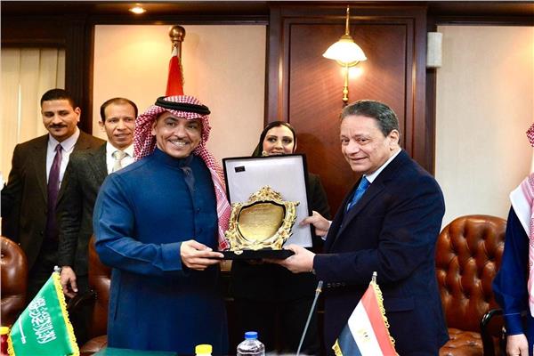 كرم جبر يستقبل وزير الإعلام السعودي سلمان الدوسري