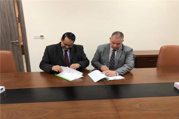 الدكتور منتصر دويدار رئيس جامعة سمنود التكنولوجية بالغربية بتوقيع اتفاقية تعاون بين الجامعة