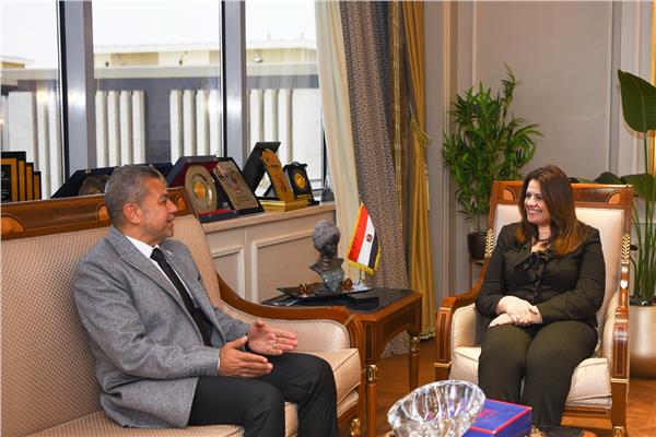  وزيرة الهجرة تستقبل أحد رموز الجالية المصرية بالكويت