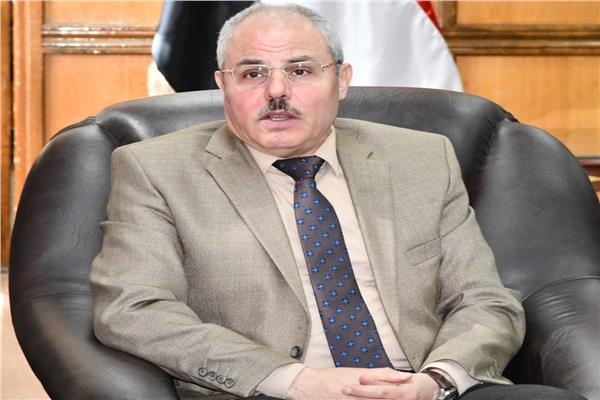 الدكتور ناصر مندور رئيس جامعة قناة السويس
