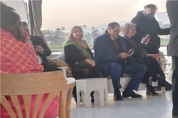 نجوم مهرجان الأقصر يتجهون لحفل الافتتاح بمعبد الأقصر