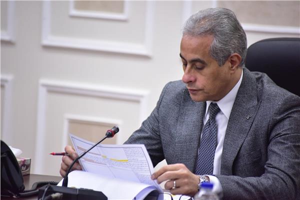  وزير العمل