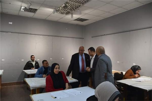 الدكتور حمدي محمد حسين، رئيس جامعة الأقصر