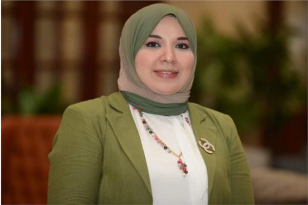 دينا هلالي عضو مجلس الشيوخ