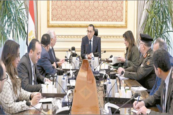 د. مصطفى مدبولى خلال اجتماعه لمتابعته موقف توافر الأعلاف