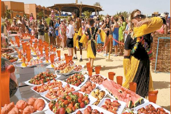 شواطئ مدينة مرسى علم السياحية جنوب البحر الأحمر