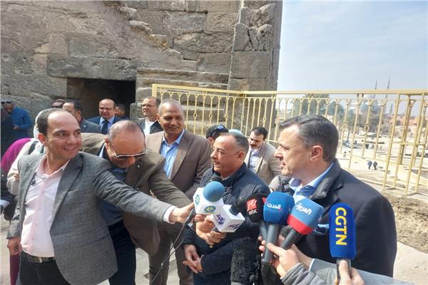  وزير السياحة والاثار 