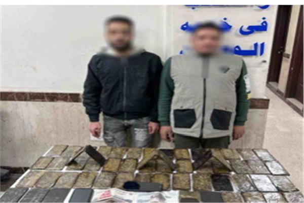 المتهمون والمضبوطات 