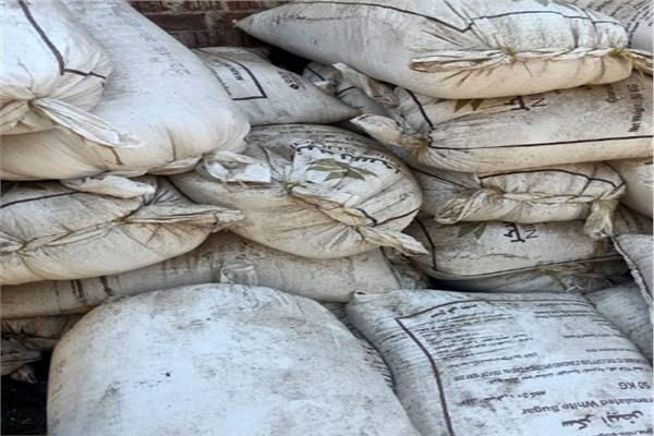أطنان ملح فاسد داخل معمل تصنيع ألبان 