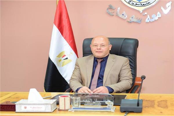 الدكتور حسان النعماني رئيس جامعة سوهاج 