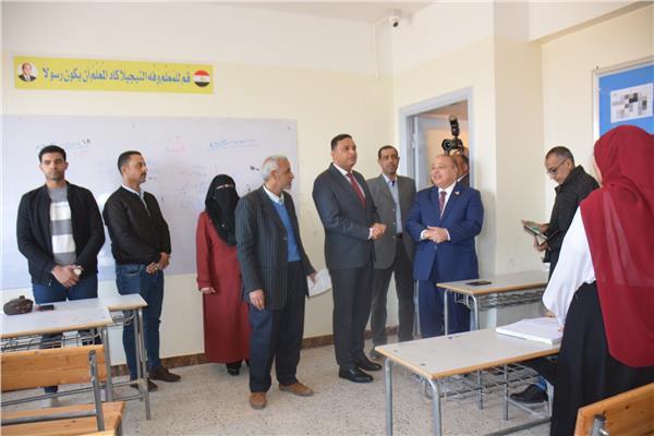 الدكتور أيمن مختار محافظ الدقهلية خلال جولة تفقدية