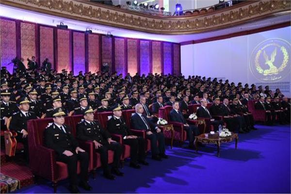 الداخلية تكرم عدد من أسر الشهداء والمصابين