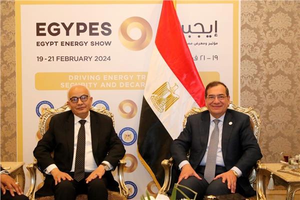 وزيرا التربية والتعليم والبترول ومحافظي مطروح ودمياط 