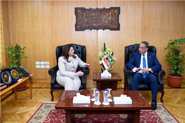 السفيرة سها جندي وزيرة الهجرة ومحافظ الفيوم