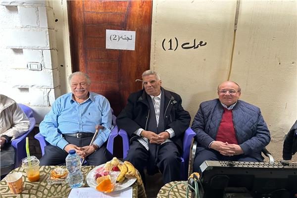 صاحب رواية "عتبات البهجة" يزور الفخرانى ومجدى أبو عميرة