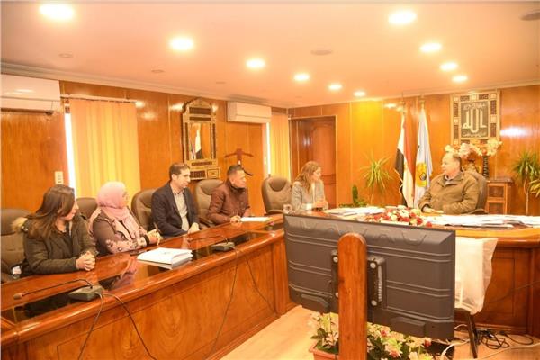 محافظ أسيوط يناقش سبل تنفيذ ودعم برنامج «فرصة»
