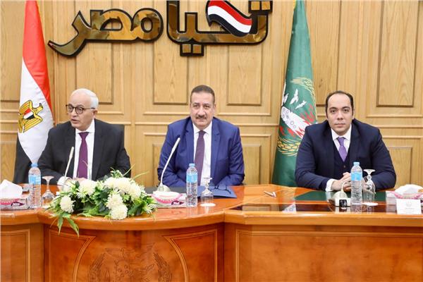 محافظ المنوفية ووزير التربية والتعليم يعقدان اجتماعًا 