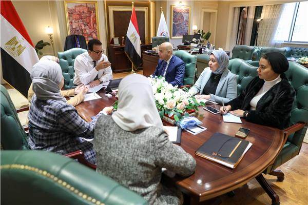 وزير الصحة خلال الاجتماع