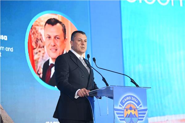 أحمد عيسى وزير السياحة والآثار