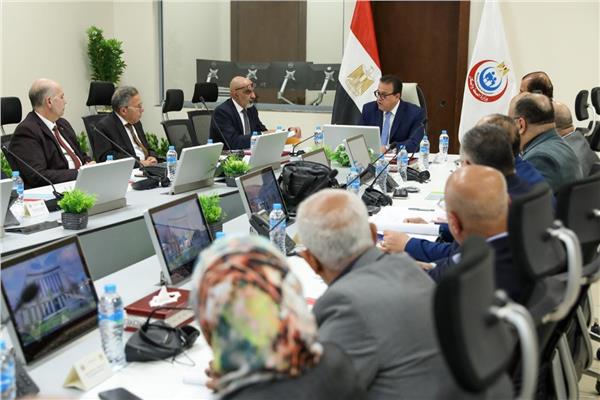 وزير الصحة خلال الاجتماع
