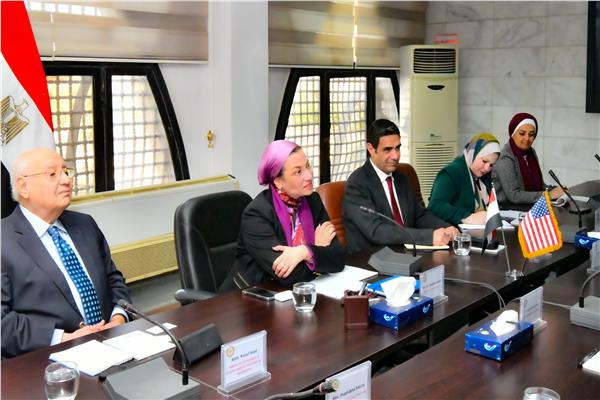 وزيرة البيئة خلال الاجتماع
