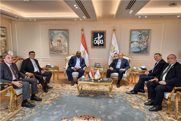  وزير الطيران المدني يلتقى بمدير عام  المجلس الدولي للمطارات