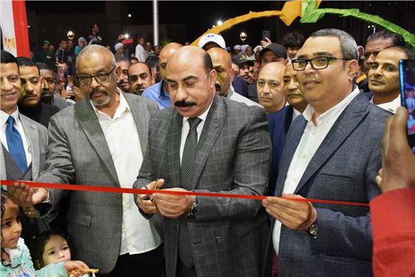 محافظ أسوان يفتتح معرض " أهلاً رمضان " للسلع الغذائية بأسعار مخفضة