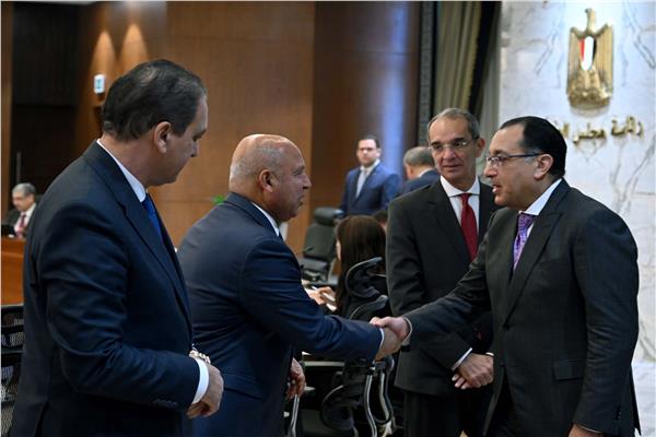 مجلس الوزراء على قيام الهيئة القومية لسكك حديد مصر 