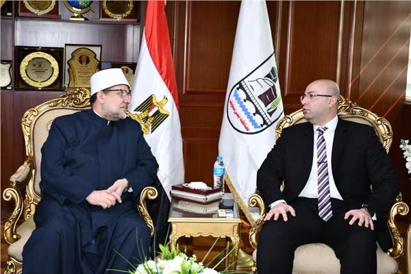  الدكتور محمد هاني غنيم محافظ بني سويف و الدكتور محمد مختار 