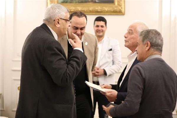 محافظ جنوب سيناء يتابع التجهيزات قبيل ساعات قليلة من انطلاق مؤتمر السياحة الصحية