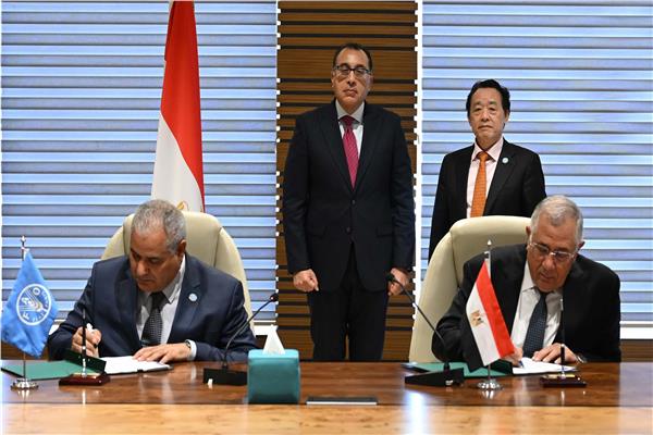  الدكتور مصطفى مدبولى خلال مراسم التوقيع
